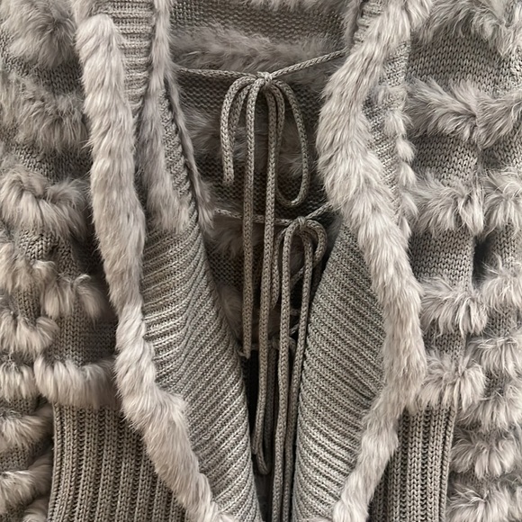 Love token beautiful sweater - Picture 3 of 5